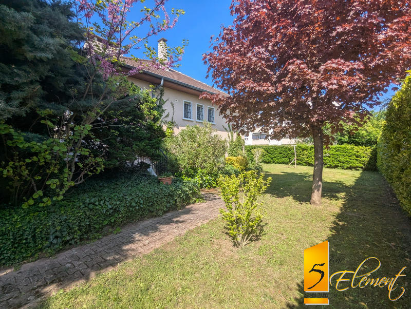 Maison - 179 m² - 6 pièces