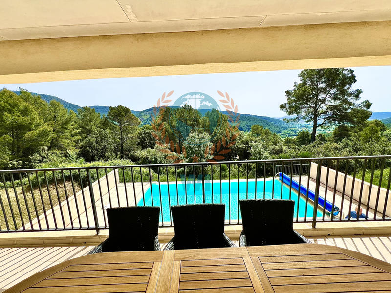 Maison - 210 m² - 6 pièces