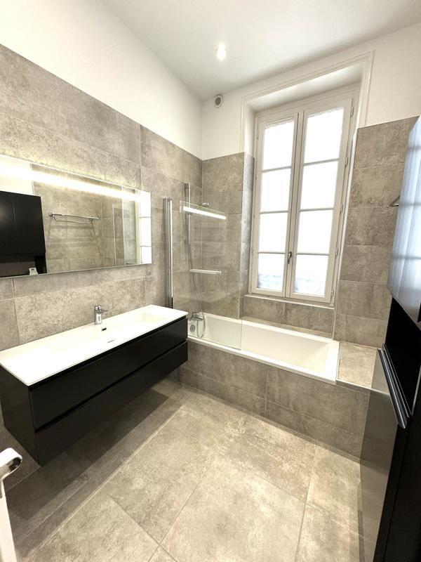 Appartement - 200 m² - 7 pièces