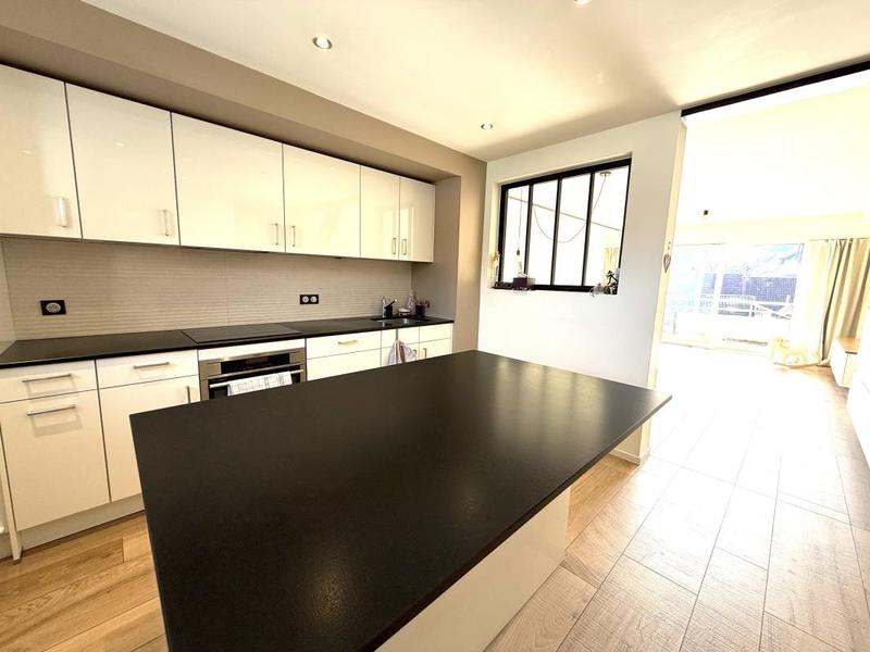 Appartement - 85 m² - 3 pièces