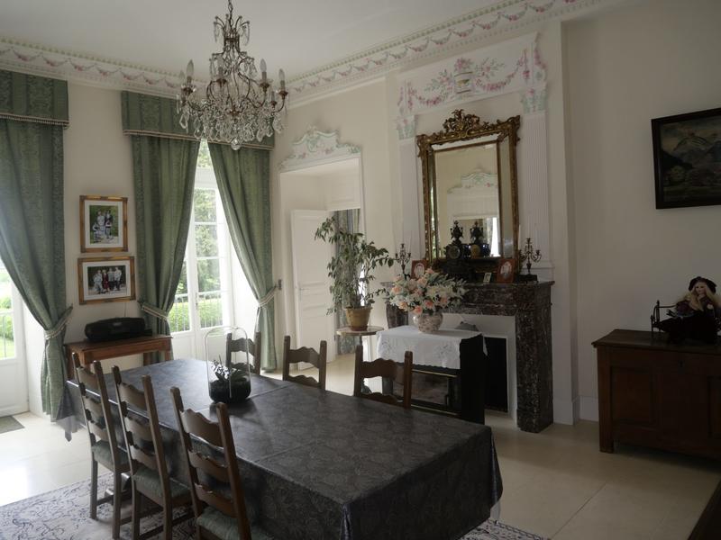 Château - 685 m² - 17 pièces