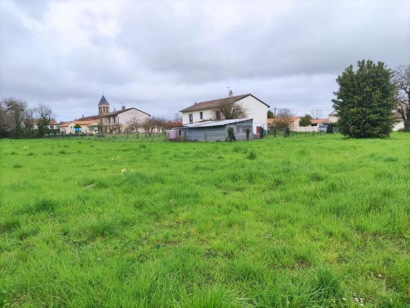Terrain constructible - 1 885 m²