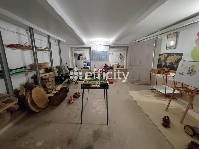 Maison - 270 m² - 11 pièces