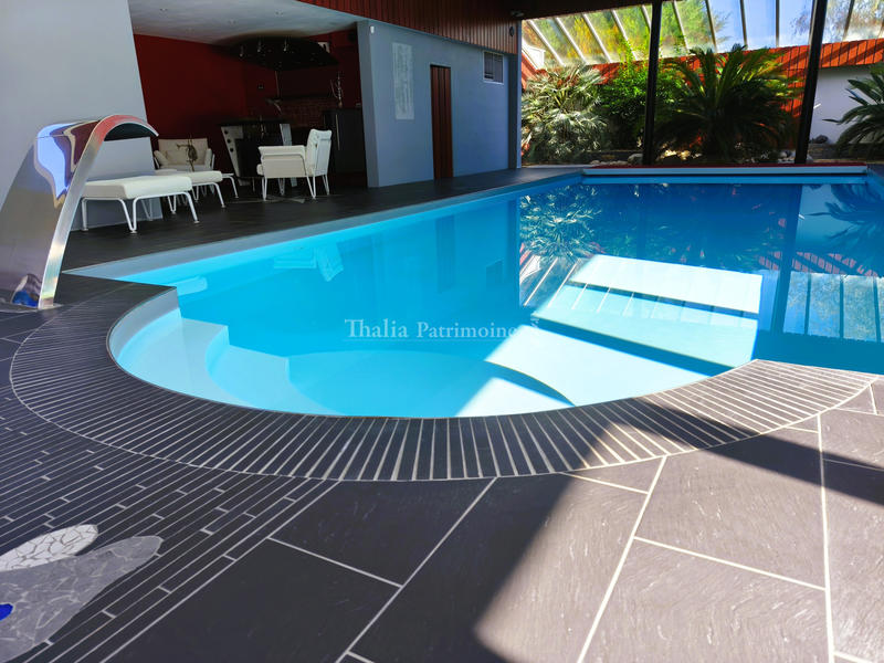 Villa - 391 m² - 8 pièces