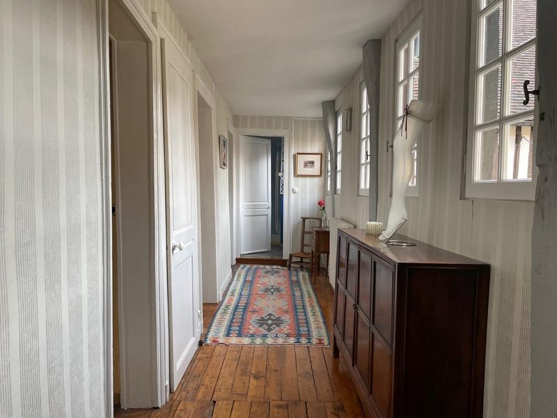 Maison - 241 m² - 8 pièces