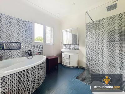 Maison - 174 m² - 7 pièces