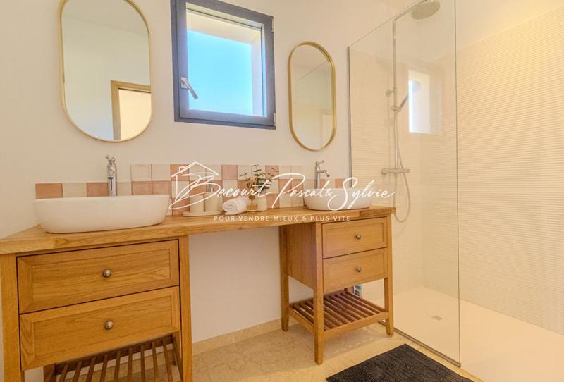 Maison - 180 m² - 7 pièces