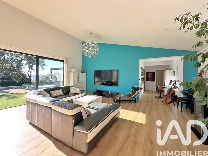 Maison - 207 m² - 6 pièces