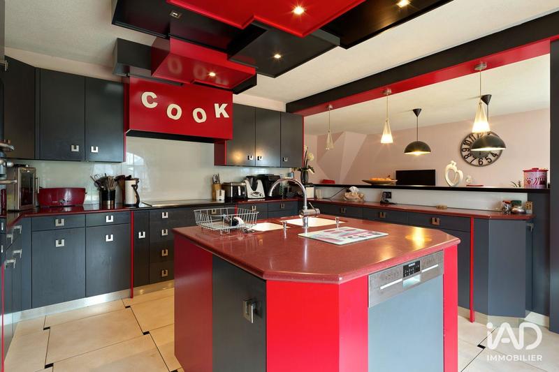 Maison - 360 m² - 9 pièces