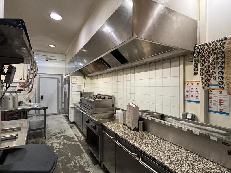 Local commercial - 100 m² - 1 pièce