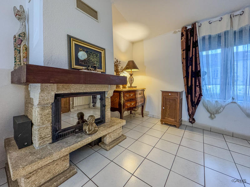 Maison - 256 m² - 8 pièces