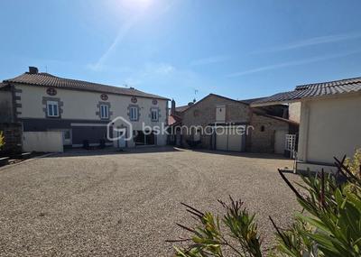Maison de village - 254 m² - 10 pièces