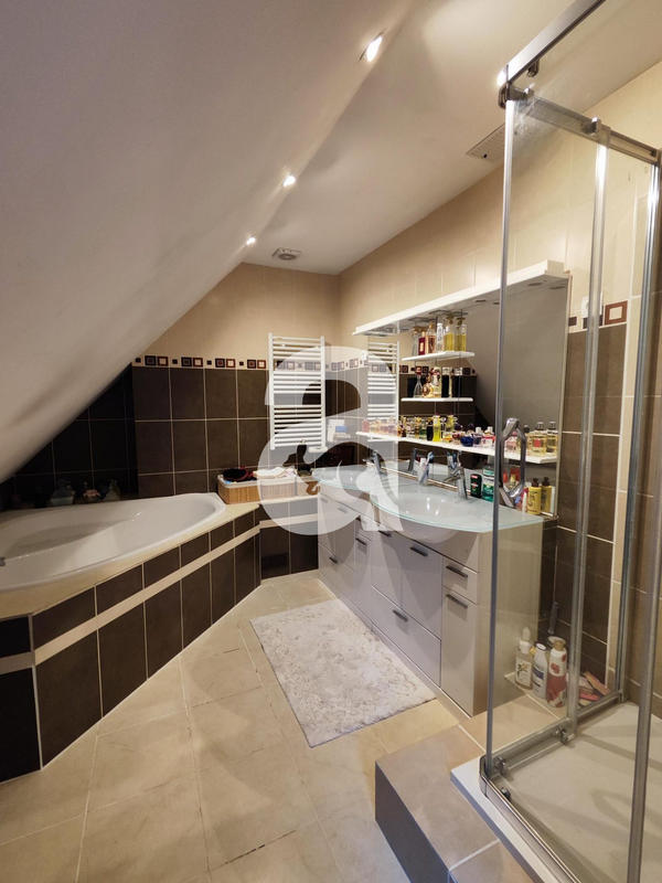 Maison - 117 m² - 7 pièces