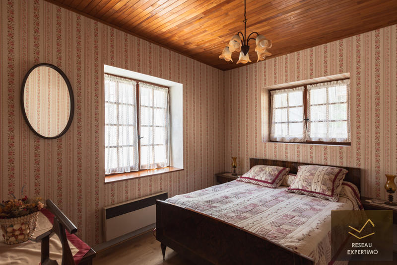 Maison - 244 m² - 7 pièces