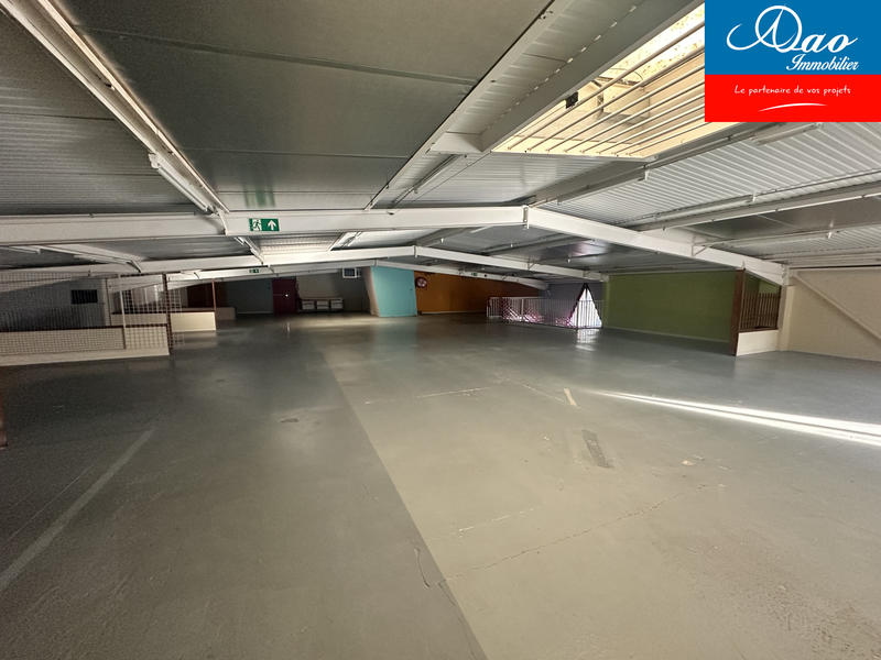 Local commercial - 963 m²