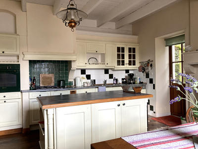 Maison - 202 m² - 8 pièces