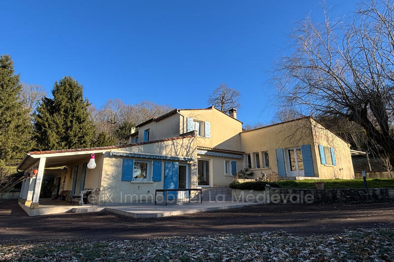 Maison contemporaine - 208 m² - 7 pièces