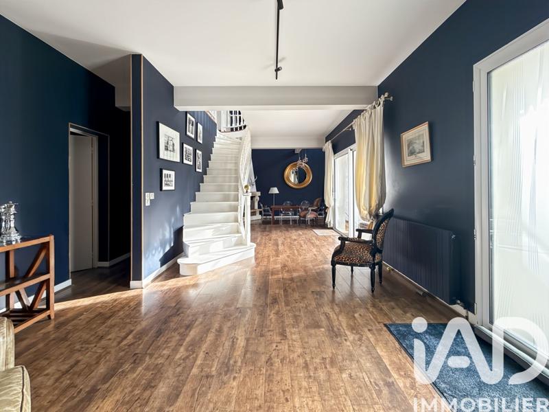 Maison - 280 m² - 8 pièces