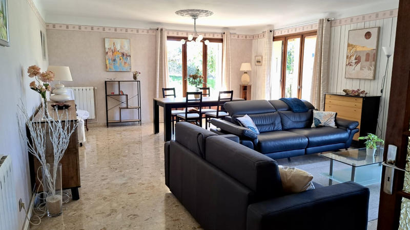 Maison - 290 m² - 9 pièces