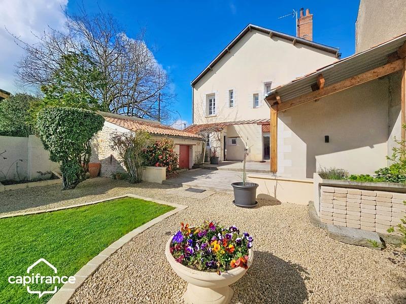 Maison - 243 m² - 8 pièces