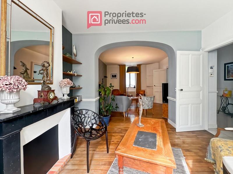 Maison - 210 m² - 9 pièces