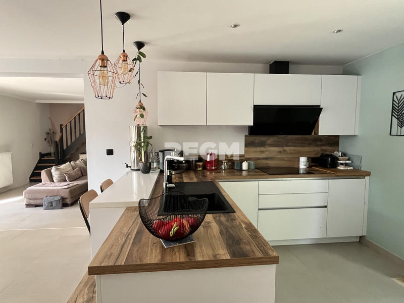 Maison - 200 m² - 7 pièces