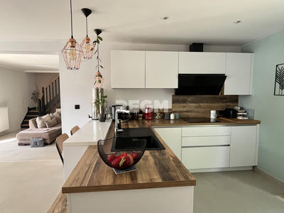 Maison - 200 m² - 7 pièces