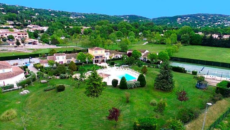 Hôtel particulier - 1 216 m² - 60 pièces