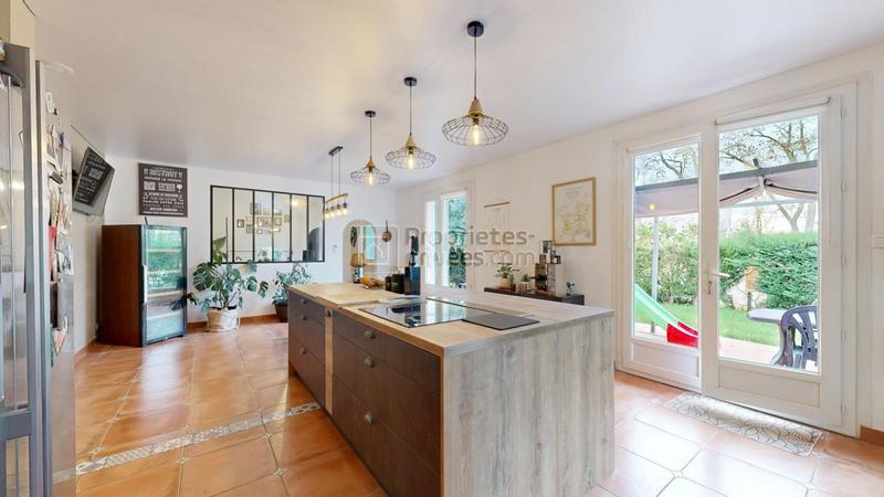 Maison - 260 m² - 9 pièces