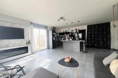 Maison - 99 m² - 5 pièces