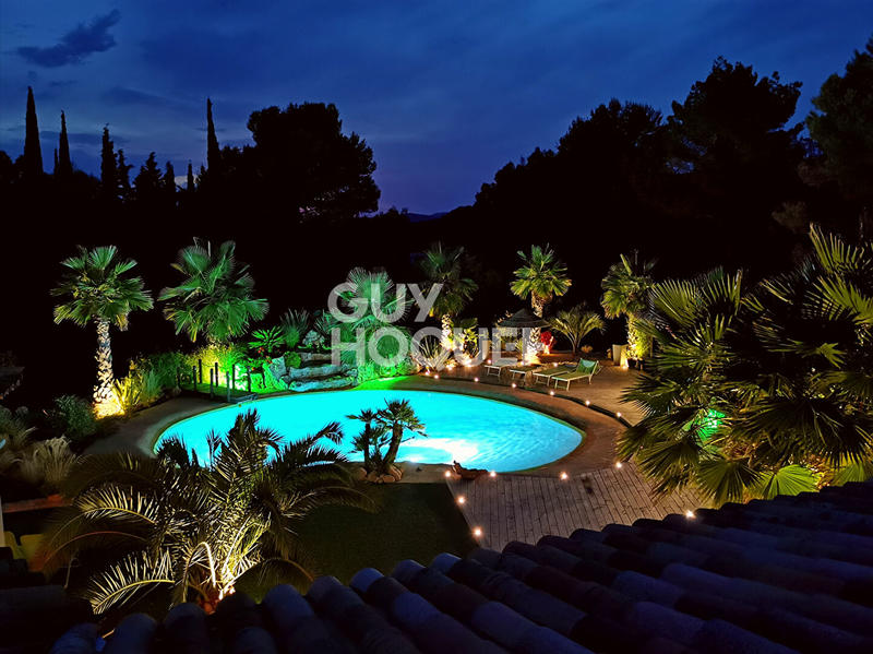 Villa - 300 m² - 7 pièces