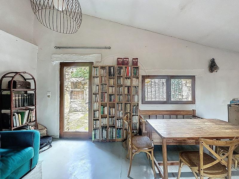 Maison - 243 m² - 8 pièces