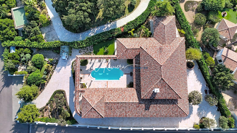 Villa - 325 m² - 10 pièces