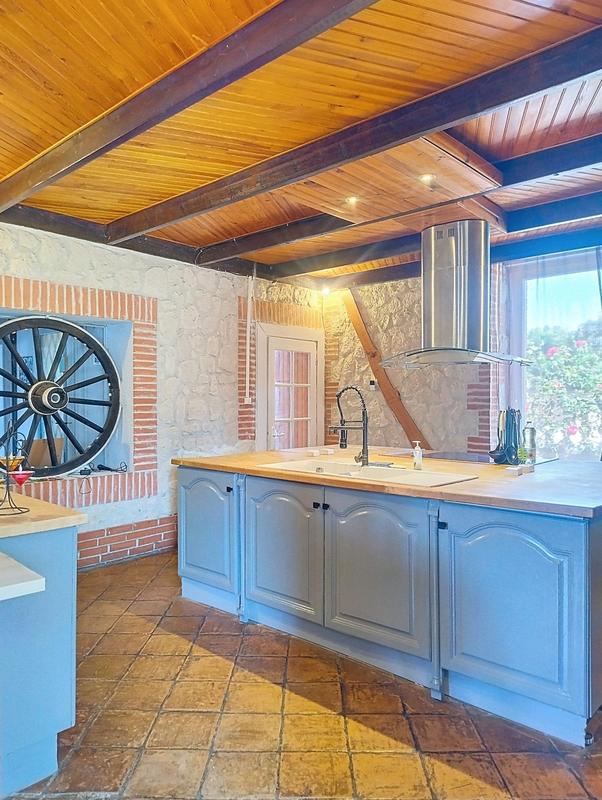 Maison - 236 m² - 7 pièces