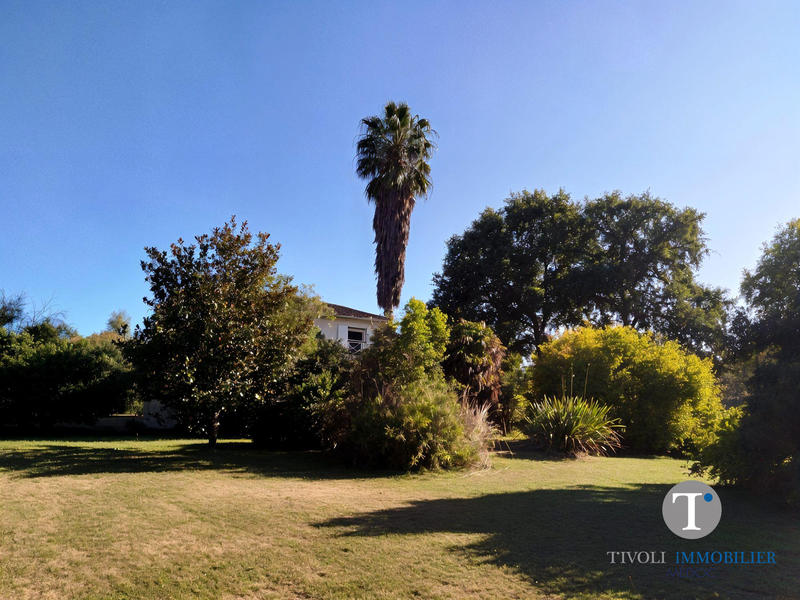 Maison - 237 m² - 8 pièces