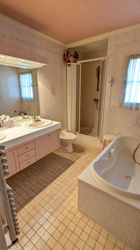 Maison - 195 m² - 7 pièces