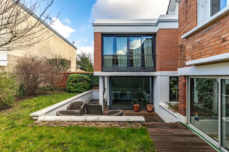 Maison - 201 m² - 7 pièces