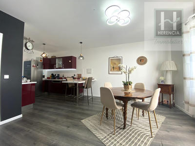 Maison - 90 m² - 4 pièces