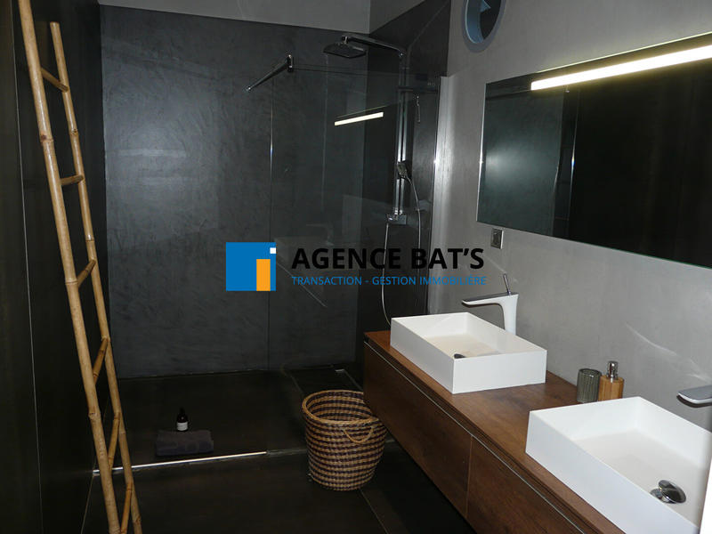 Maison - 247 m² - 7 pièces