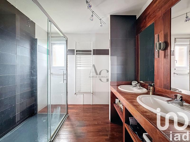 Maison - 231 m² - 7 pièces