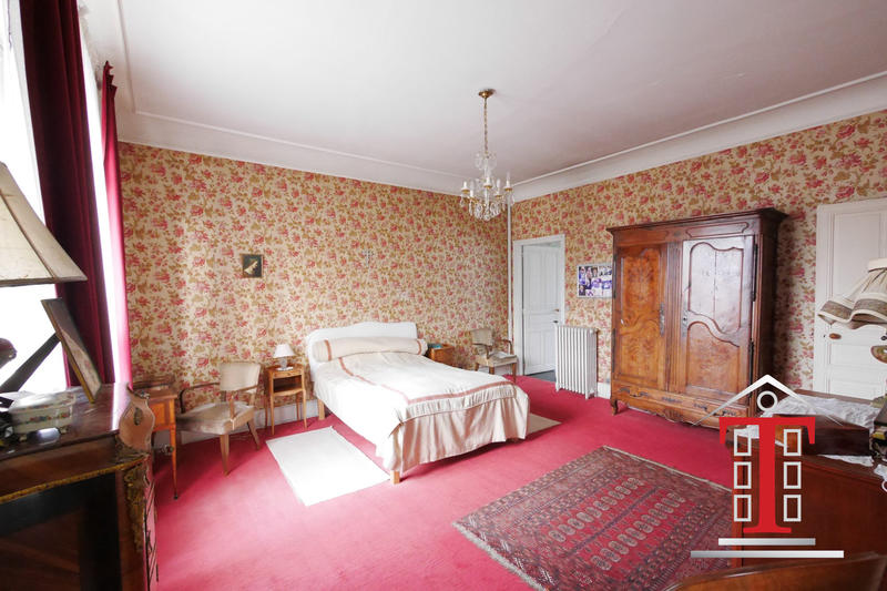 Maison - 320 m² - 13 pièces