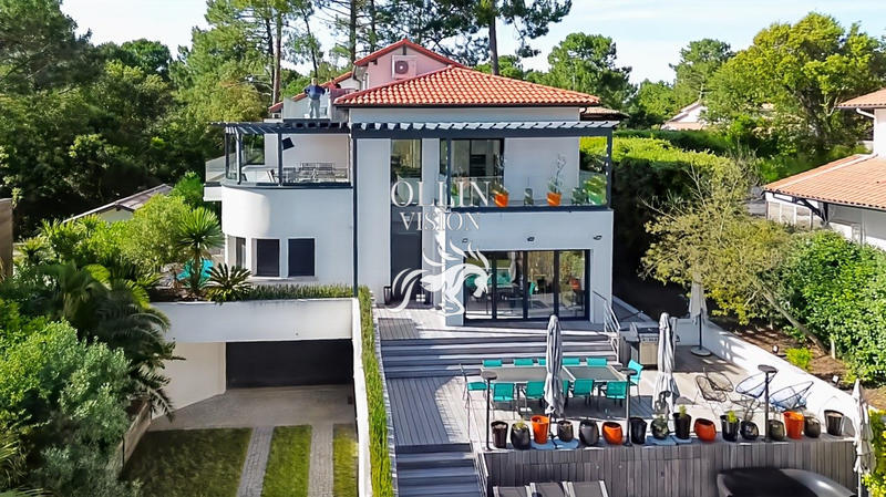 Villa - 550 m² - 10 pièces