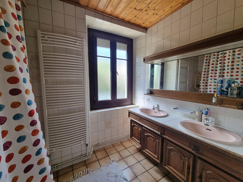 Maison - 185 m² - 10 pièces