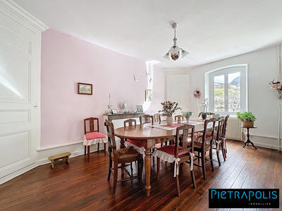 Maison - 268 m² - 10 pièces