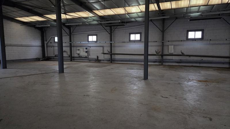 Entrepôt - 950 m²