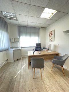 Bureau - 79 m² - 6 pièces