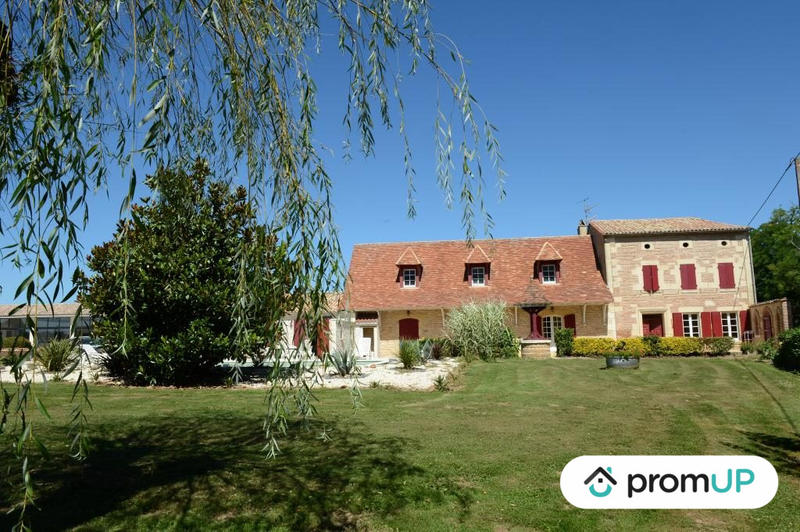 Maison - 780 m² - 18 pièces