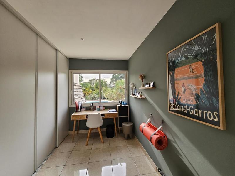 Propriété - 245 m² - 9 pièces