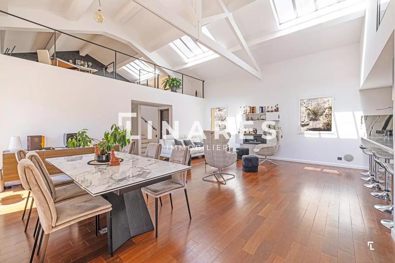 Maison - 239 m² - 6 pièces