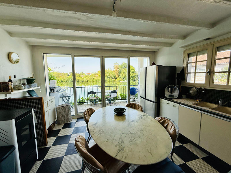 Maison - 259 m² - 7 pièces